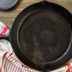 Która patelnia jest najlepsza? Kucharze i eksperci polecają ten materiał