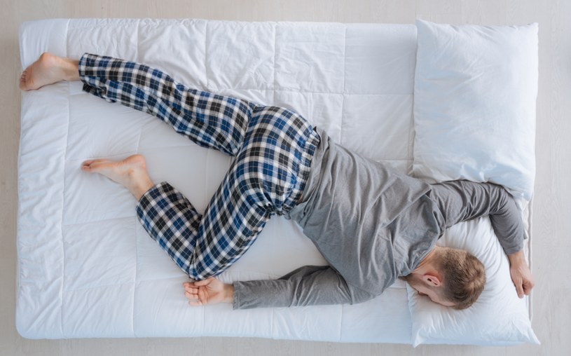 Która pozycja do spania jest najlepsza dla naszego zdrowia? /123RF/PICSEL