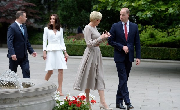 Która stylizacja ładniejsza? Pierwszej damy czy księżnej Kate? 