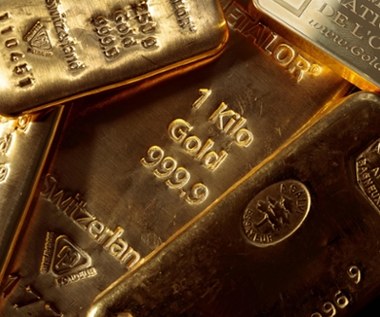 Które banki centralne inwestują w złoto? NBP kupuje, a Bank Rosji sprzedaje
