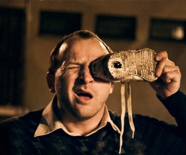 - Który z polskich aktorów ma umiejętność i odwagę tak totalnej przemiany? On jest za każdym razem inny - tłumaczył reżyser "Handlarza cudów". W filmie Bolesława Pawicy Szyc wcielił się w postać decydującego się na pielgrzymkę do Lourdes byłego alkoholika, który podczas podróży orientuje się, że ma niespodziewanych współpasażerów - dwójkę dagestańskich dzieci.

Według Pawicy esencją aktorskiego talentu Borysa Szyca jest niezwykła wrażliwość emocjonalna. - [Szyc], jak każdy aktor, wymaga prowadzenia, ale to, co oddaje jest niezwykle wiarygodne - mówił reżyser "Handlarza cudów". - Ona ma tę rzadką umiejętność, którą posiadają też dzieci - przypomnienie sobie stanu emocjonalnego. Każdy z nas kiedyś coś przeżył, ale nie każdy potrafi to sobie przypomnieć i przywołać. On to potrafi - zakończył.