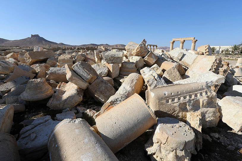 Ktoś mógłby powiedzieć, że to tylko gruzy. To, co zostało zniszczone w Palmyrze jest dziedzictwem całej ludzkości /JOSEPH EID / AFP  /AFP