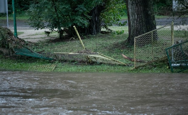 Ktoś przekopał wał koparką w Jeleniej Górze. Jest śledztwo