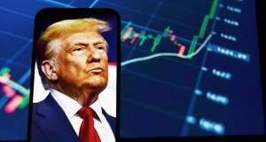 Ktoś się bardzo wzbogacił kwadrans przed wpisem Donalda Trumpa