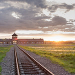 Ktoś w Muzeum Auschwitz-Birkenau wykonał sprayem antysemickie napisy. „Oburzający atak”