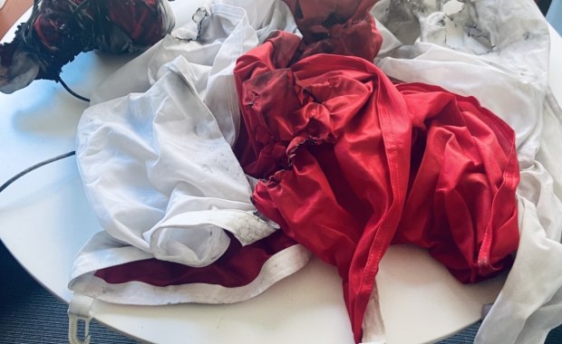 Ktoś zerwał i spalił polskie flagi na Westerplatte