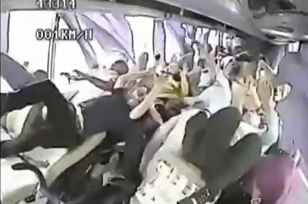 Ku przestrodze. Zobacz co dzieje się z pasażerami autobusu podczas wypadku /Informacja prasowa
