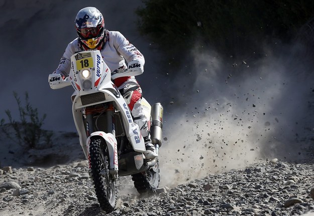 Kuba Przygoński na swom motorze na rajdzie Dakar /Felipe Trueba /PAP/EPA