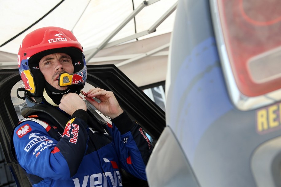 Kuba Przygoński świetnie rozpoczął Rajd Dakar /Nick Weyens/Materiały prasowe /Materiały prasowe