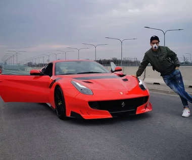 Kuba Wojewódzki szydzi z ludzi, którzy krytykują go za jazdę z prędkością 250 km/h