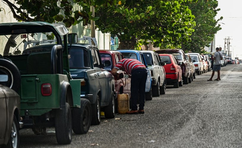 Kuba zmaga się z kryzysem gospodarczym. Szaleje drożyzna i brakuje paliwa /YAMIL LAGE /AFP