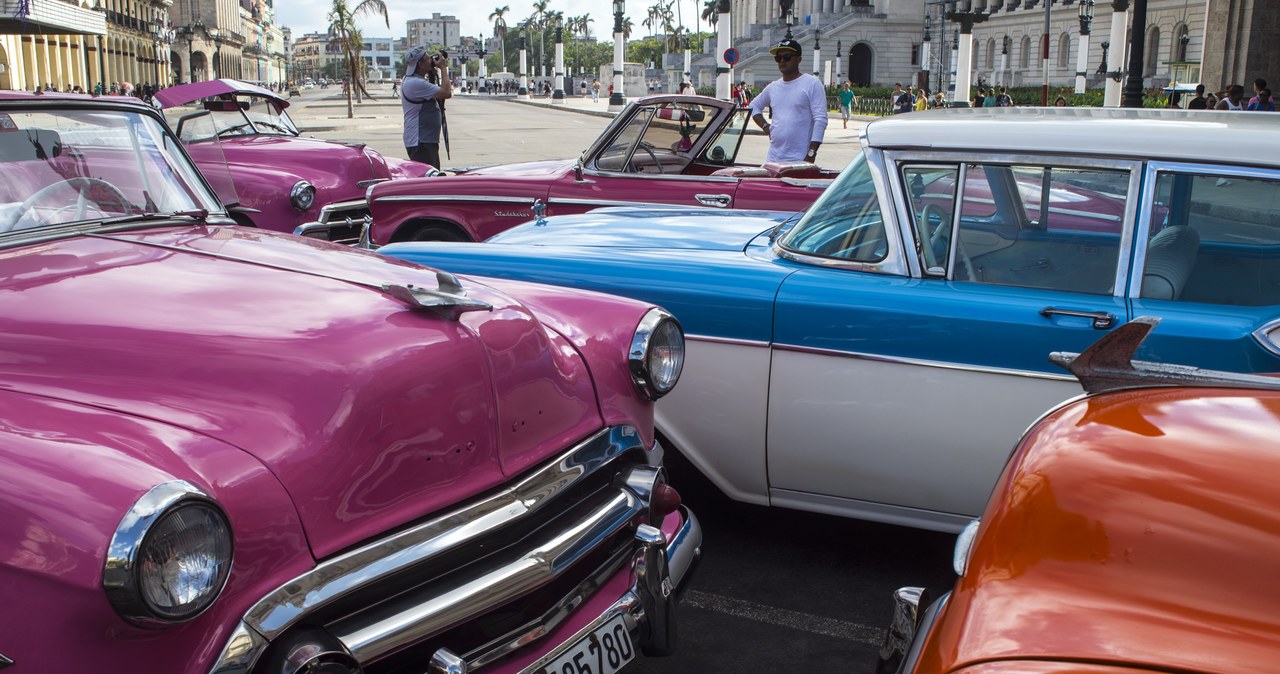 Kubańczycy ponownie będą mogli gromadzić dolary amerykańskie na rachunkach bankowych /Santi Visalli /Getty Images