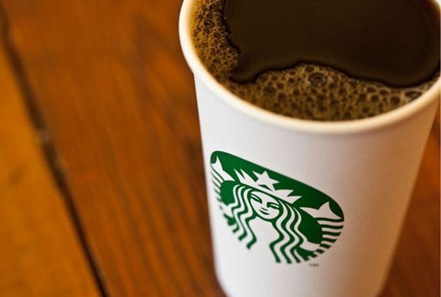 Kubek Starbucks z nowym logo /Informacja prasowa