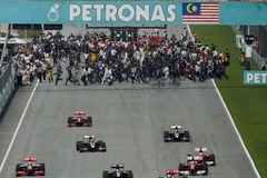 Kubica czwarty w GP Malezji, triumf Vettela 