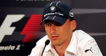 Kubica na konferencji prasowej / Kliknij /AFP