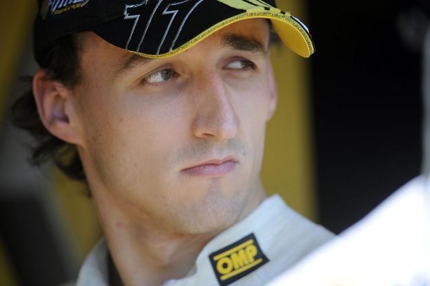 Kubica odpowie Lotus - Renault dopiero za około sześć tygodni /AFP