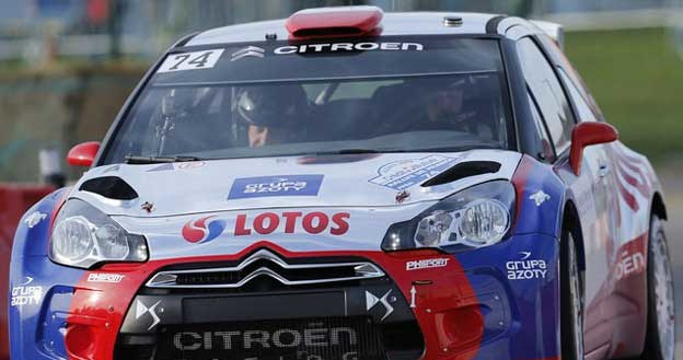 Kubica w Citroenie w  barwach Lotosa... /AFP