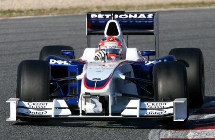 Kubica w Hiszpanii przejechał 31 okrążeń swoim pięknym lśniącym bolidem /AFP