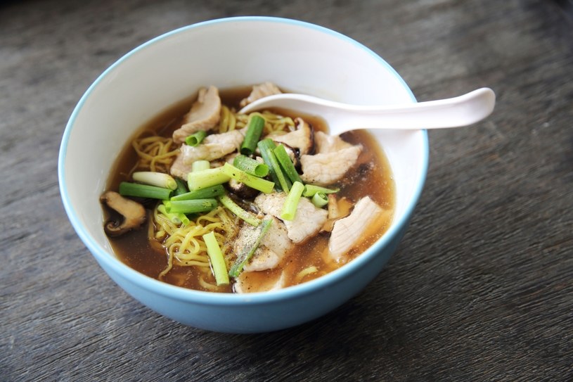 Kuchnia chińska to także niezwykle aromatyczne zupy /123RF/PICSEL