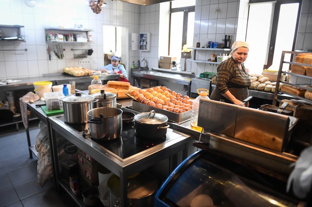 Kuchnia przygotowująca posiłki dla Ukraińców /Andrzej Lange /PAP