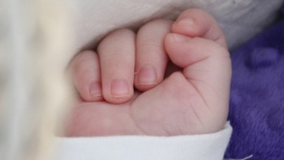 Kujawsko-Pomorskie: Nie żyje miesięczne dziecko, którym matka rzucała o ziemię 