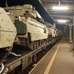 Kujawsko-Pomorskie: Transport kolejowy z amerykańskimi pojazdami wojskowymi zahaczył o wiatę
