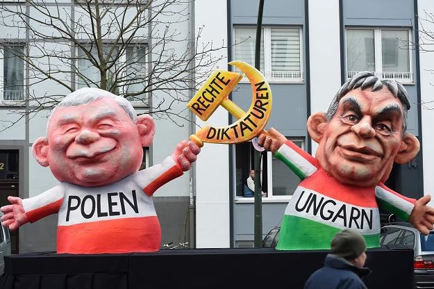 Kukły Kaczyńskiego i Orbana w Duesseldorfie /AFP