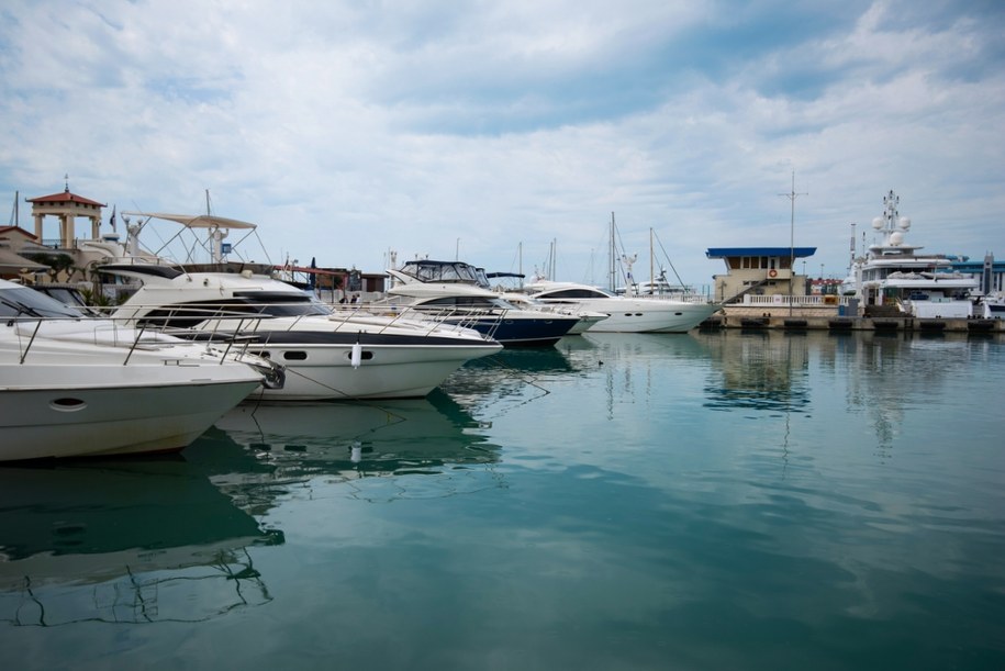 Kula ognia, krzyki i dramatyczna akcja ratunkowa. Sekundy grozy na łodzi