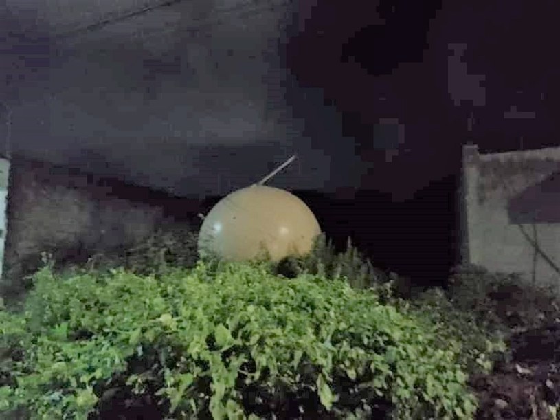 Kula wyraźnie jest z metalu lub plastiku. W nocy została zabrana przez meksykańskie wojsko i wywieziona w nieznane miejsce /Facebook