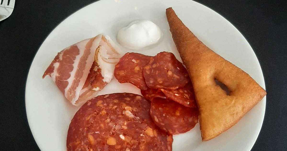 Kulen, kulenowa seka, poderane gaće, pršut i kleks śmietany /Izabela Grelowska /INTERIA.PL