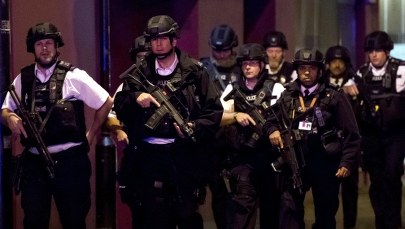 Kulisy działań policji w Londynie. Oddano bezprecedensową liczbę strzałów do napastników