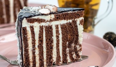 Kultowe ciasto z PRL-u wraca w nowym wydaniu. Jest jeszcze lżejsze i smaczniejsze