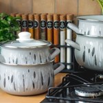 Kultowe garnki z emalii pojawią się w popularnej sieci! Będą kosztować grosze