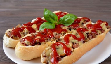 Kultowy fast food rodem z PRL-u. Ten przepis deklasuje współczesne zapiekanki i hot-dogi