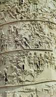 Kultura Daków: fragment kolumny Trajana w Rzymie, przedstawiający stroje, uzbrojenie i budownictwo /Encyklopedia Internautica