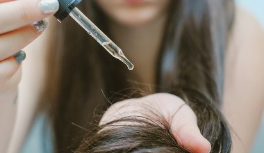 Kup w aptece i wcieraj we włosy. Będą długie i gładkie jak tafla lustra