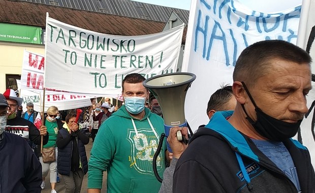 Kupcy protestują w Piotrkowie Trybunalskim. "Ja tu handluję od 40 lat, nie wiem, co teraz zrobię"