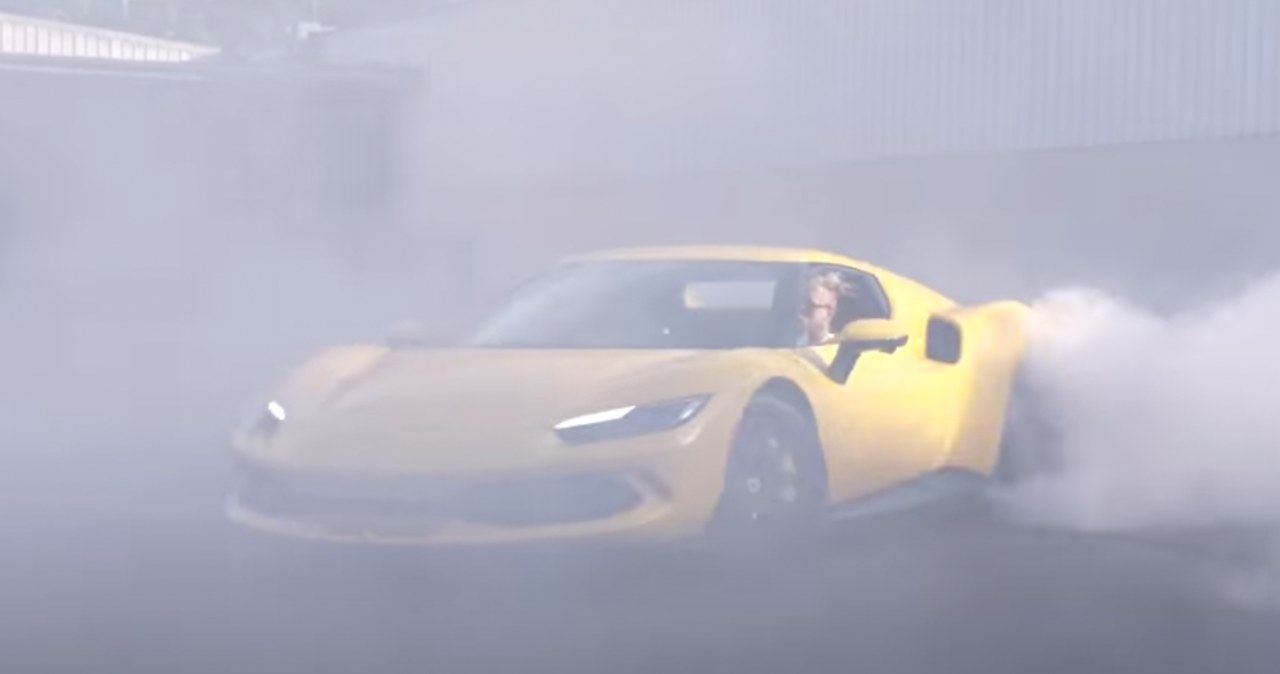 Kupił Ferrari za 1,5 mln złotych. Po godzinie już się zepsuło/YouTube Jake Paul/zrzut ekranu /