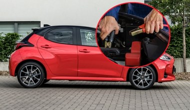 Kupił nowe auto za 100 tys. zł. By nie stracić gwarancji odpala je z kabli