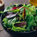 Kupiła rukolę w Lidlu. Oto co wyszło z liści gdy robiła sałatkę