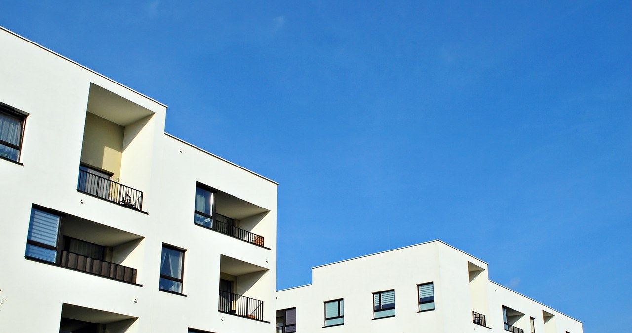 Kupowanie mieszkań pod wynajem staje się mniej opłacalne /123RF/PICSEL