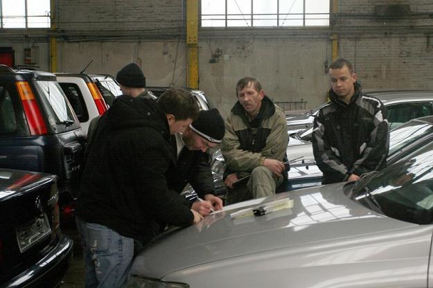Kupując auto w Niemczech trzeba być ostrożnym / Fot: Lech Muszyński /Reporter