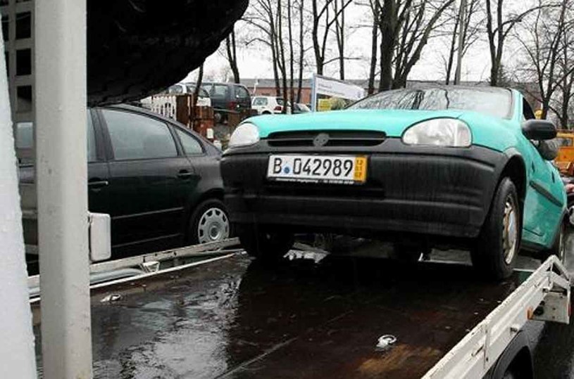 Kupując samochód używany trzeba się mieć na baczności /Lech Muszyński /Reporter