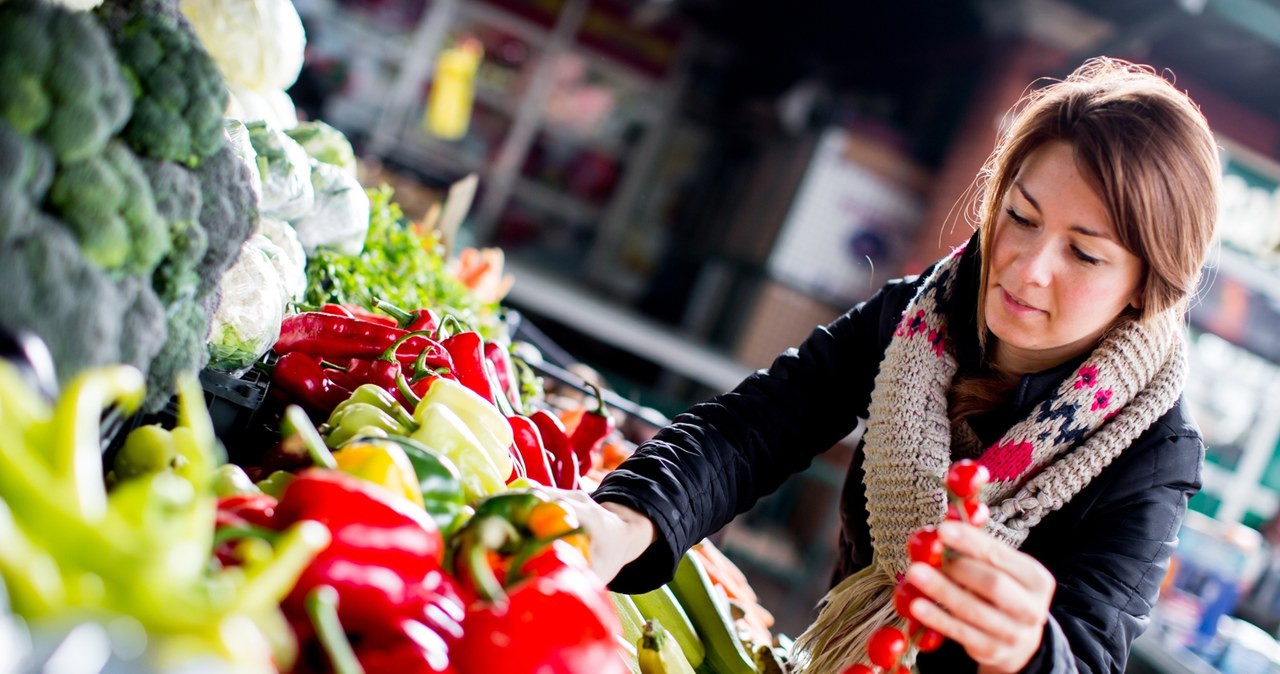 Kupujemy więcej, niż potrzebujemy, a później wyrzucamy produkty, których nigdy nie planowaliśmy nabyć /123RF/PICSEL