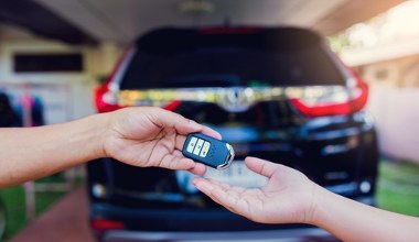 Kupujesz auto bez faktury? Za niedopełnienie jednego obowiązku są wysokie kary