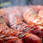 ​Kupujesz kiełbasę na grilla? Podpowiadamy, która będzie najlepsza