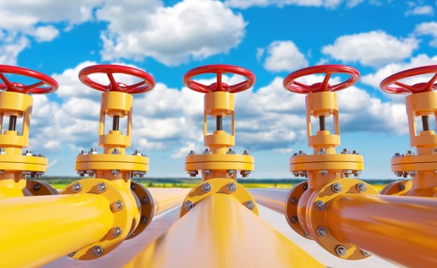 Kurczą się zapasy gazu w UE. Ekspert: Nie płynie i nie będzie płynąć przez jakiś czas