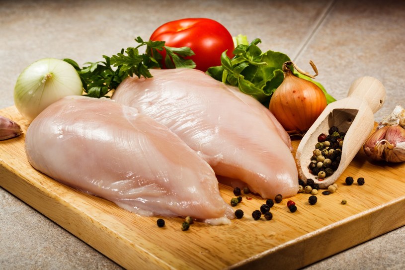 Kurczak z pomidorami to propozycja obiadu w I fazie diety śródziemnomorskiej