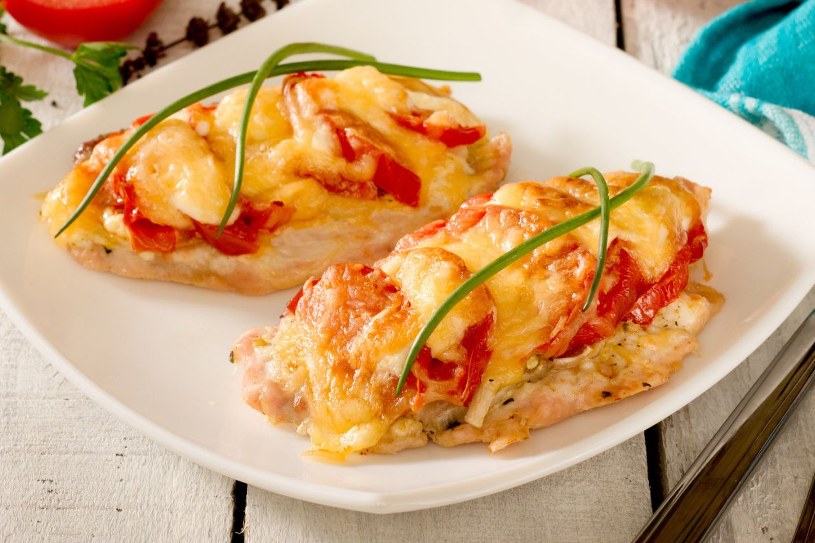 Kurczaka dopraw w ten sposób. Dzięki marynacie wychodzi wilgotny i pełen smaku