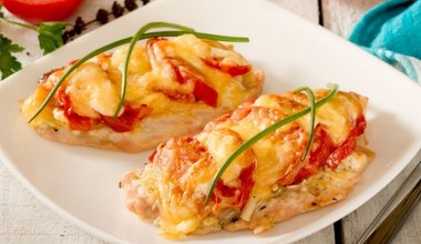 Kurczaka dopraw w ten sposób. Dzięki marynacie wychodzi wilgotny i pełen smaku